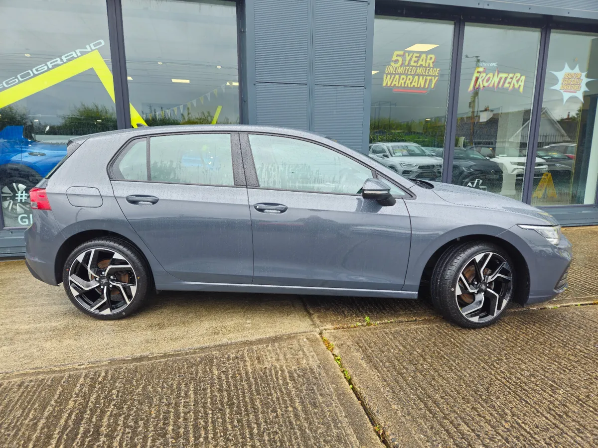 Volkswagen Golf 1.0 TSI 110HP Life - Image 5