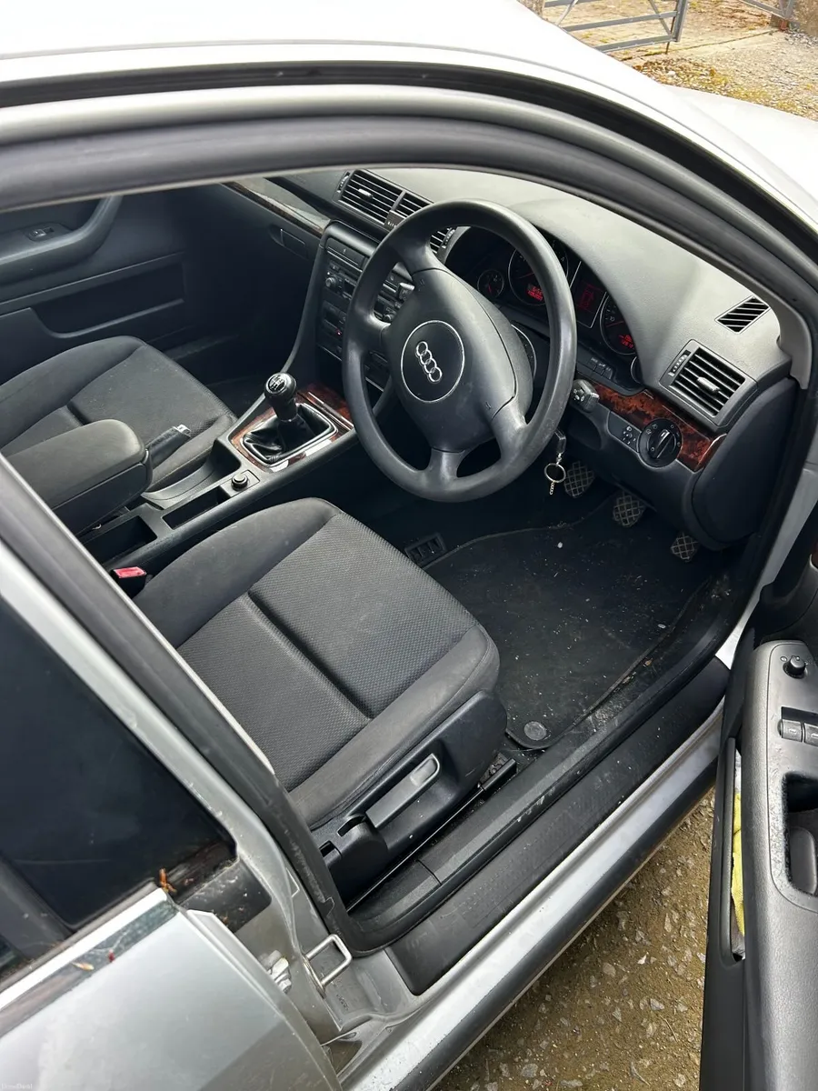 Audi A4 2004 - Image 2