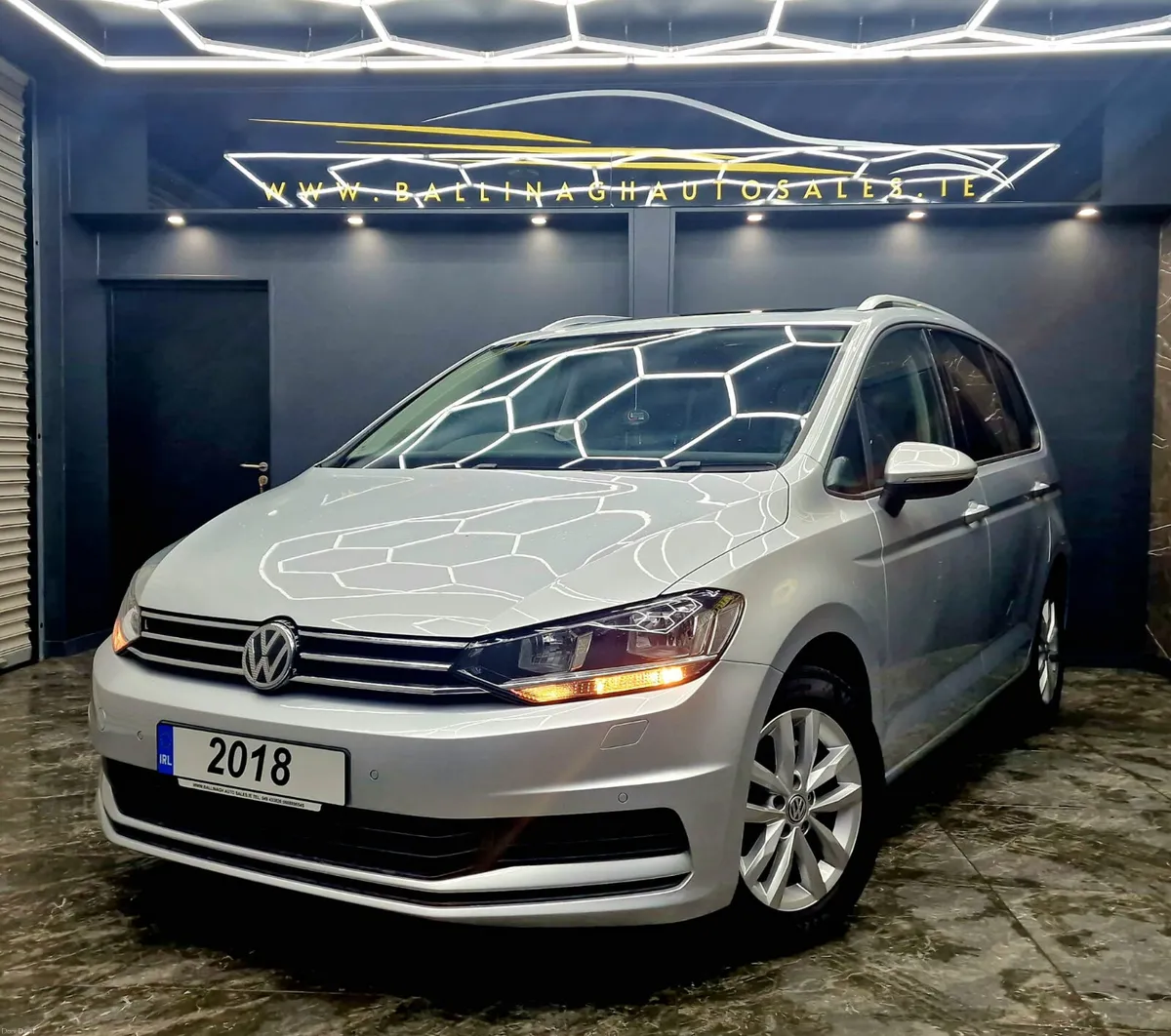 VOLKSWAGEN TOURAN 2018 AUTOMATIC 7 SEATER - Image 1