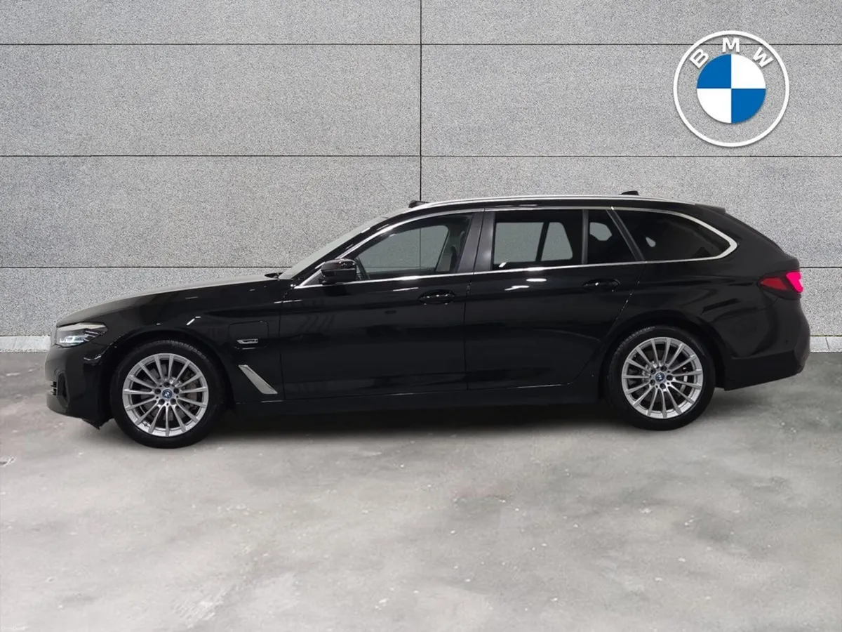 BMW 5-Series 530e SE Touring - Image 4