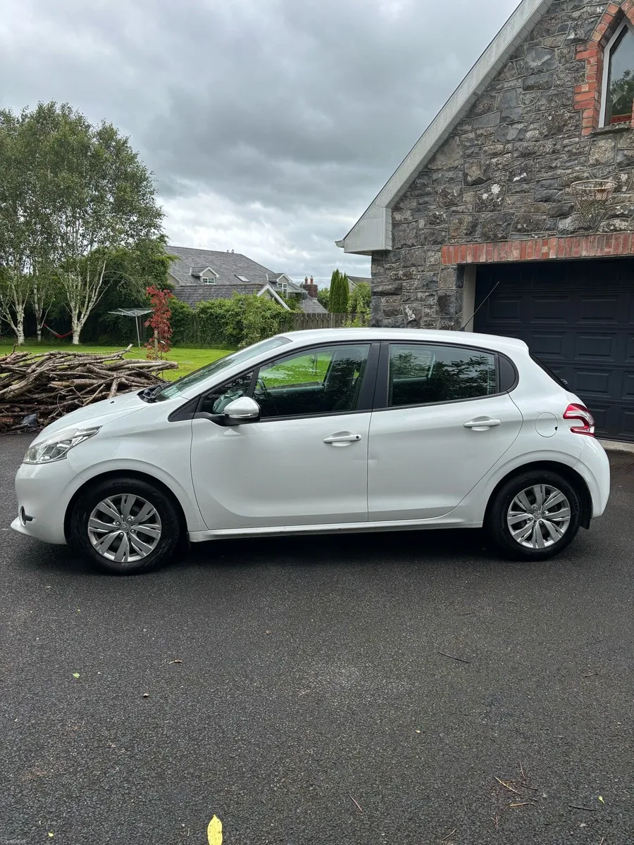 2013 Peugeot 208 - clean efficient economical - Image 4