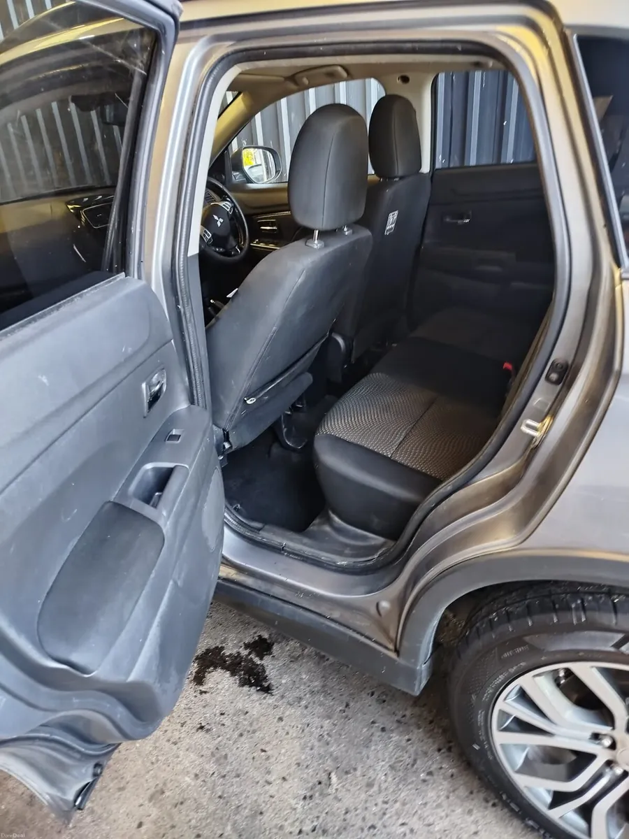 Car - Image 3