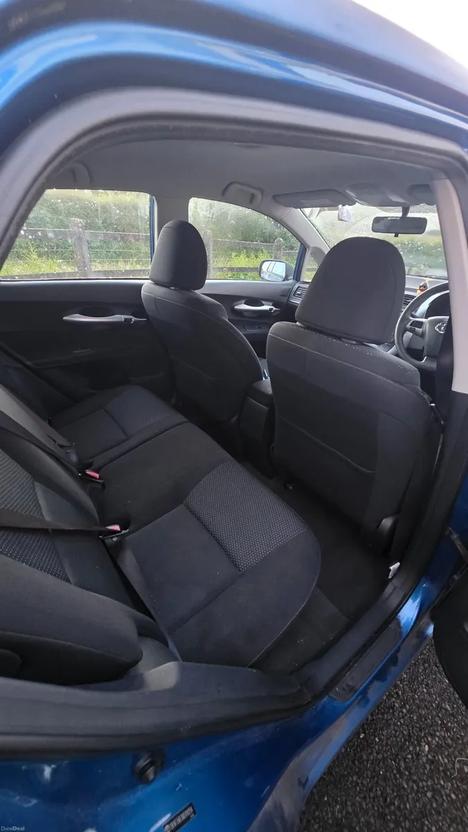 Toyota Auris 2012 - Image 3
