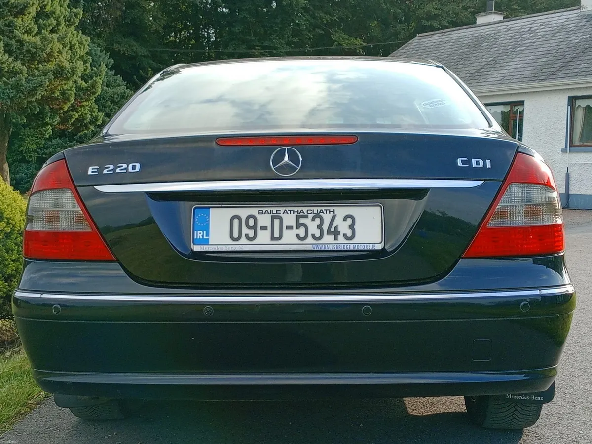 Mercedes-Benz E-Class 2009 - Image 6