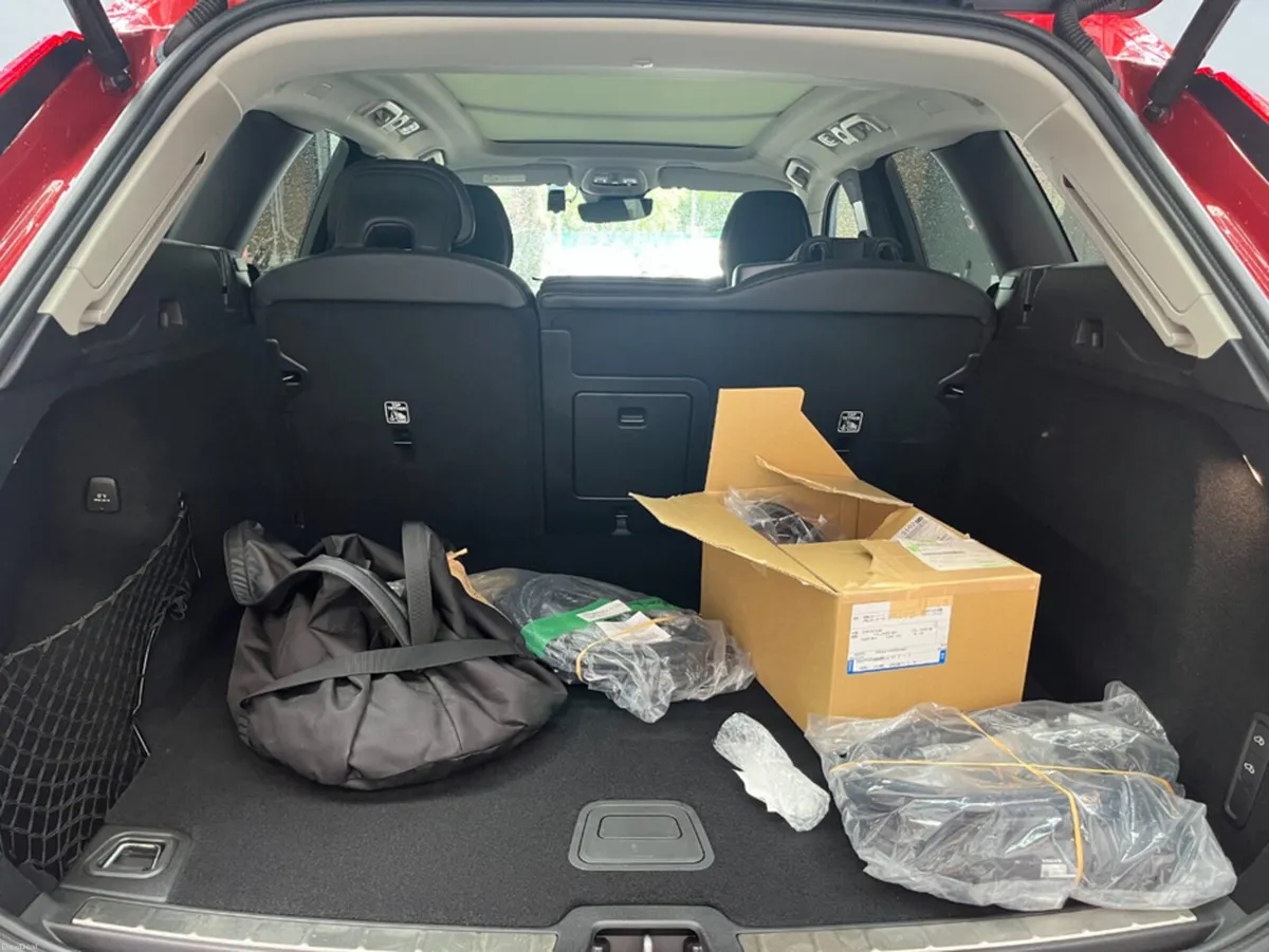 Volvo XC60 2023 VOLVO XC60 T6 PLUG-IN 2.0 AUTOMATI - Image 6