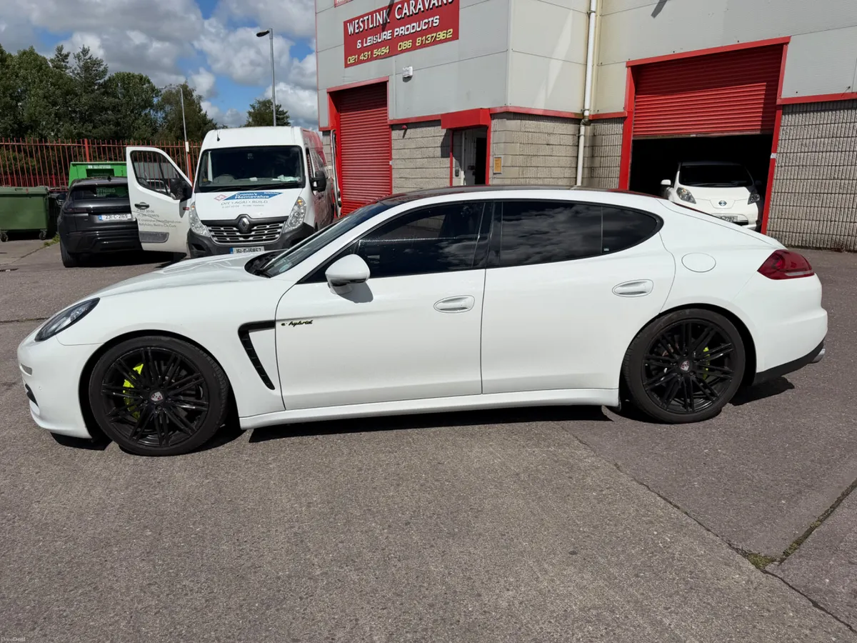 2015 Porsche Panamera - Image 3