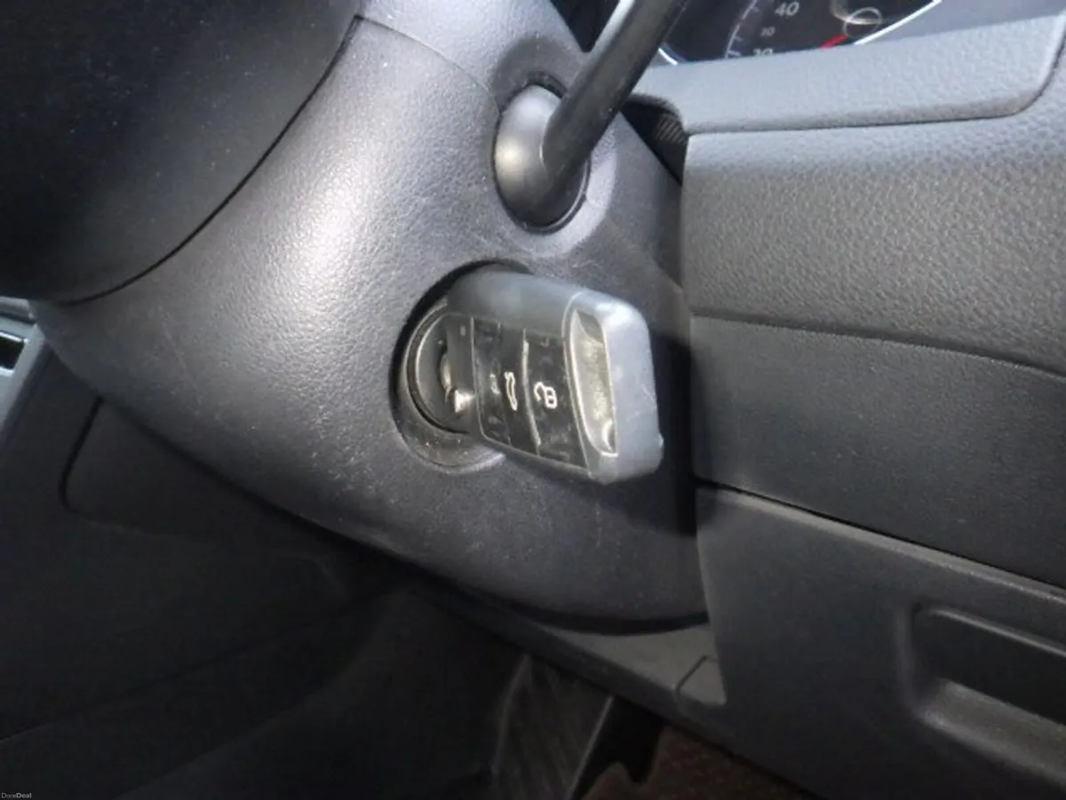 Volkswagen Golf 1.2 Petrol Auto - Image 4