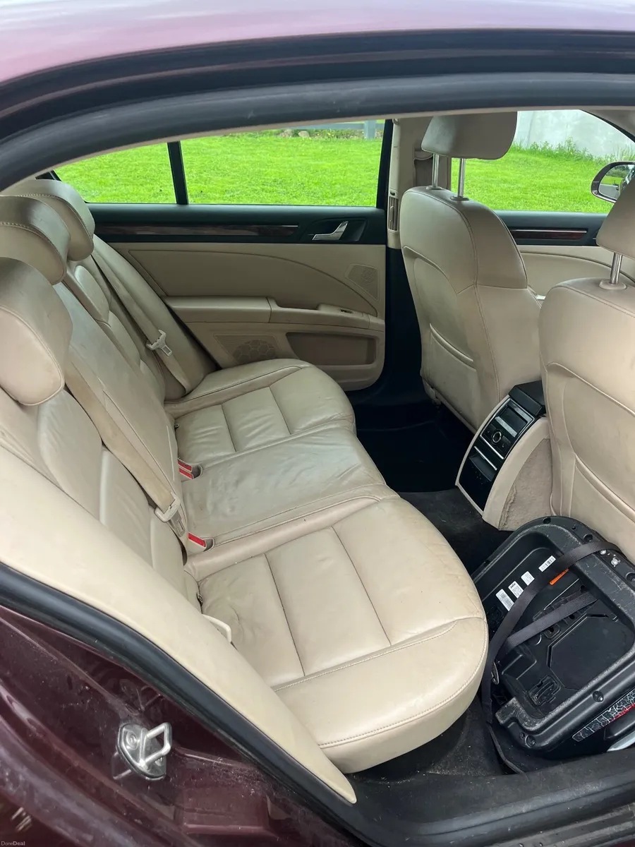 Skoda Superb 2010 - Image 2