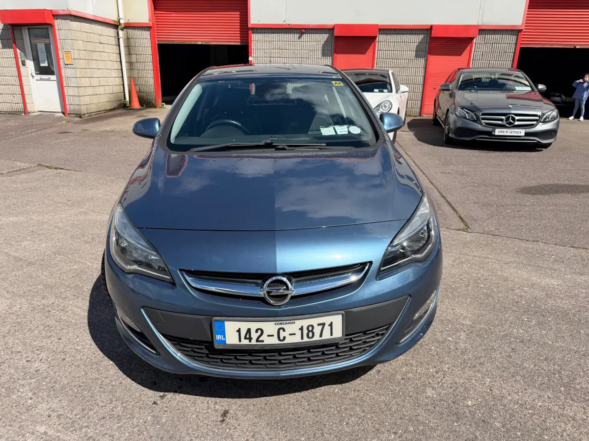 2014 Opel Astra - Image 2