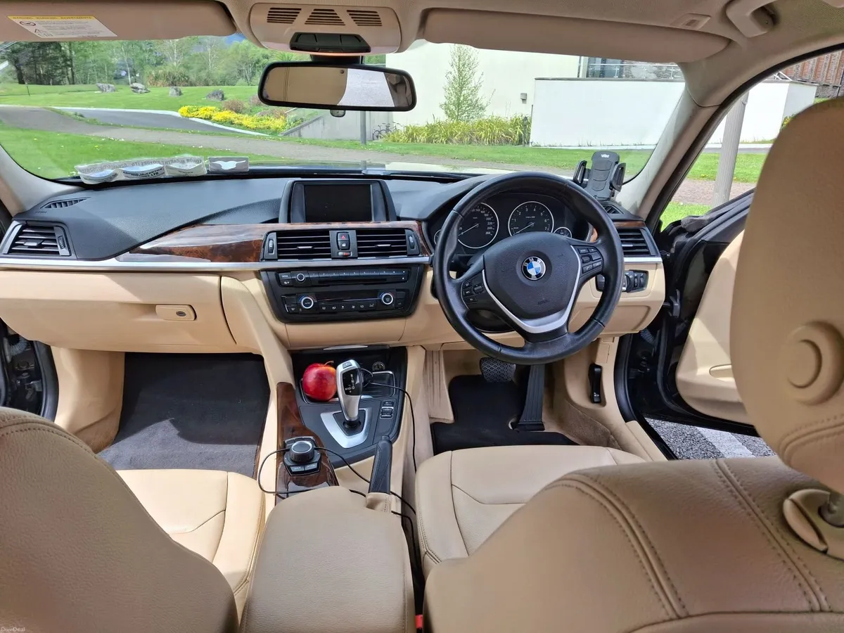 BMW 3-Series 2013 - Image 2
