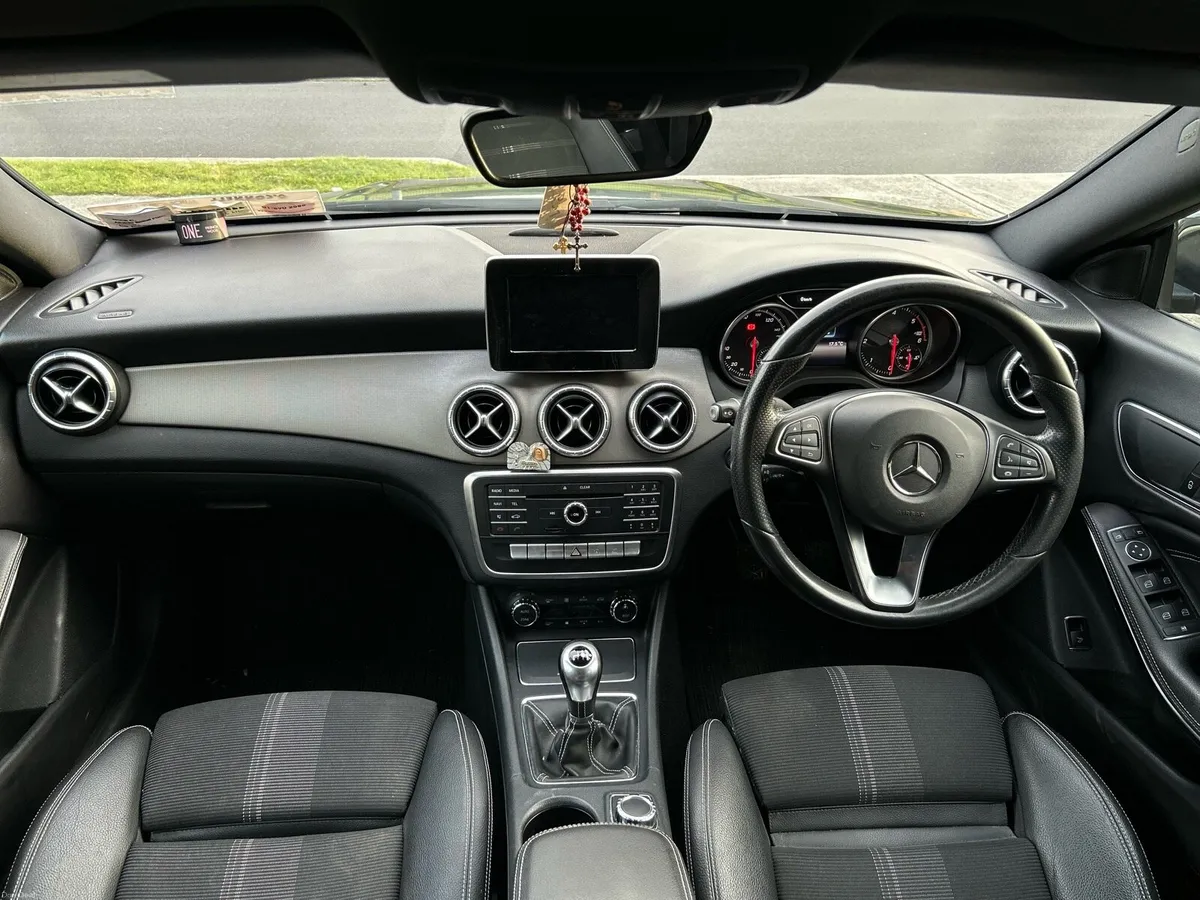 Mercedes-Benz CLA 200d - Image 2