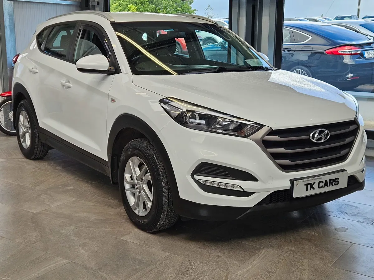 17 HYUNDAI TUCSON 1.7 DIESEL COMFORT - Image 1
