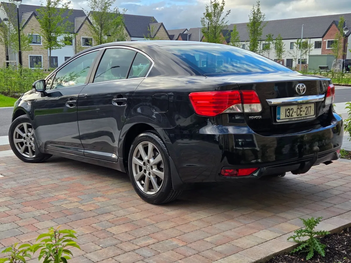 Toyota Avensis 2013 - Image 2