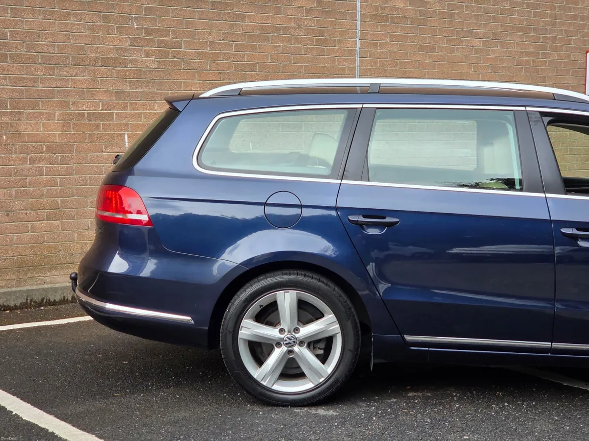 Volkswagen Passat 2014 - Image 2