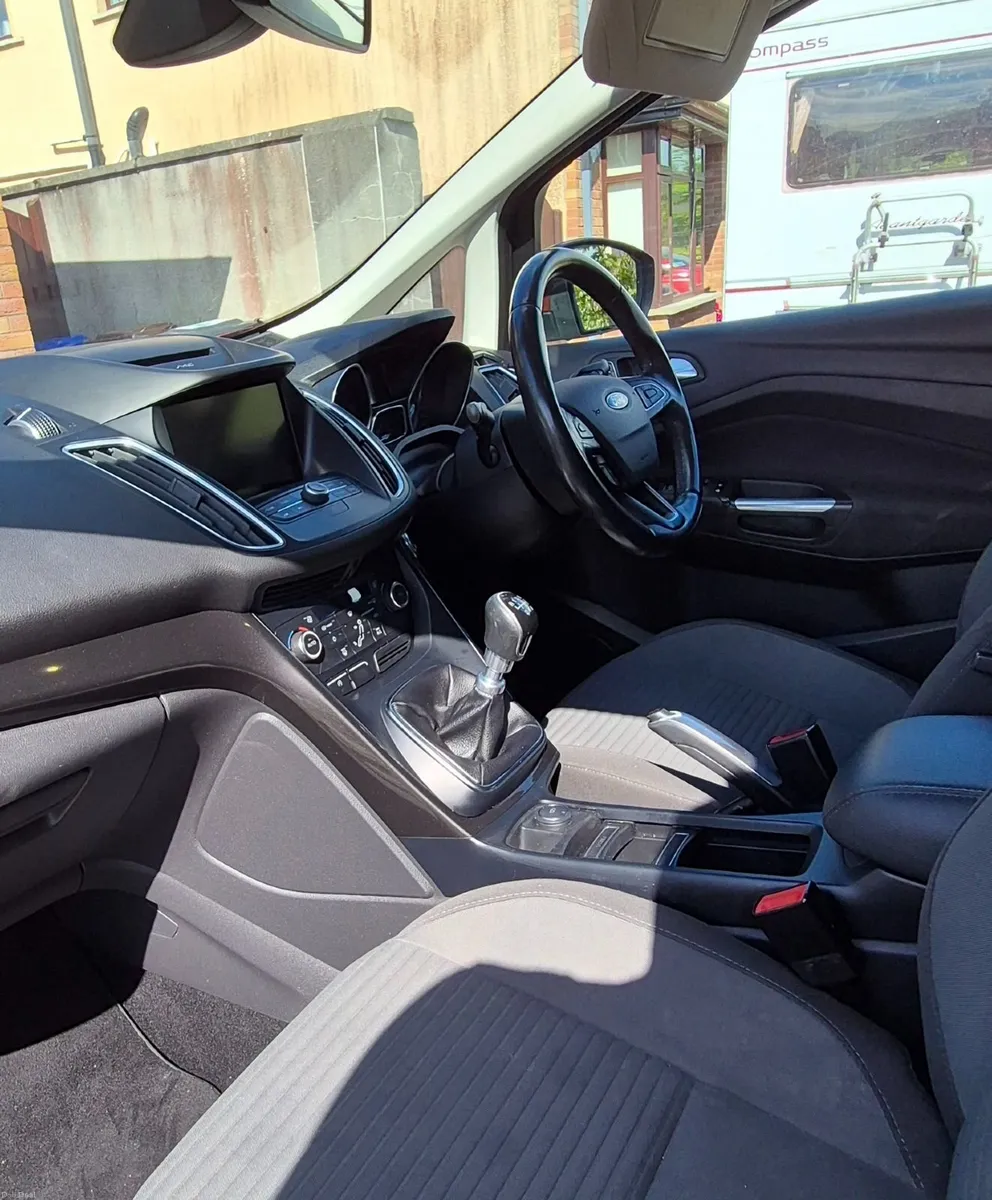 Ford C-Max Zetec 2016 - Well Maintained - Image 4