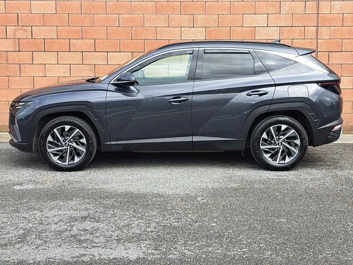Hyundai Tucson Executive Plus Model 1.6 Diesel.  € - Image 3