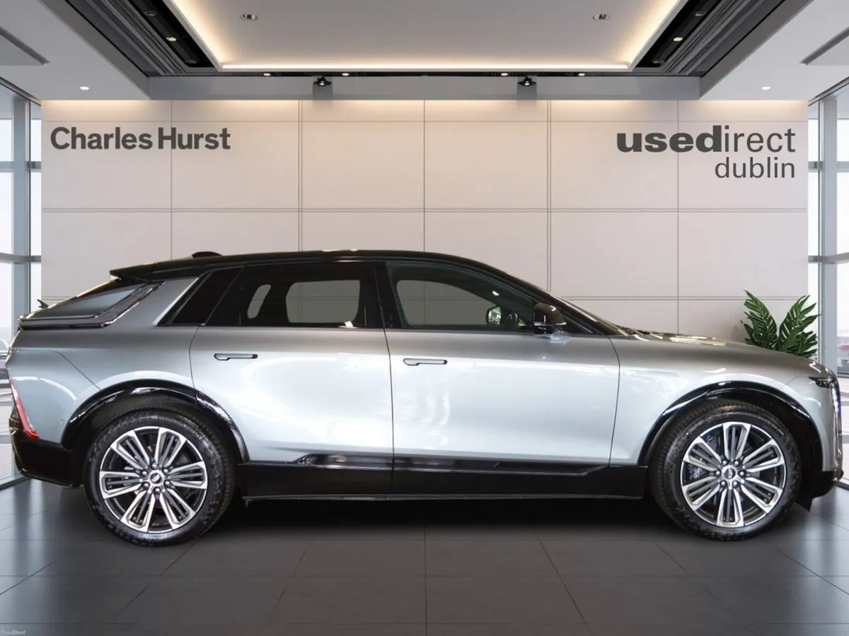 Cadillac Lyriq Entry  559 AWD Dual-Motor Auto - Image 3