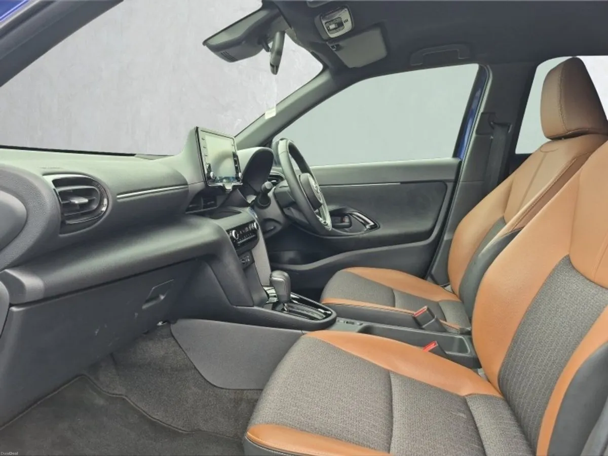Toyota Yaris Cross ** 1.5 HYBRID ** HUGE SPEC ** T - Image 6