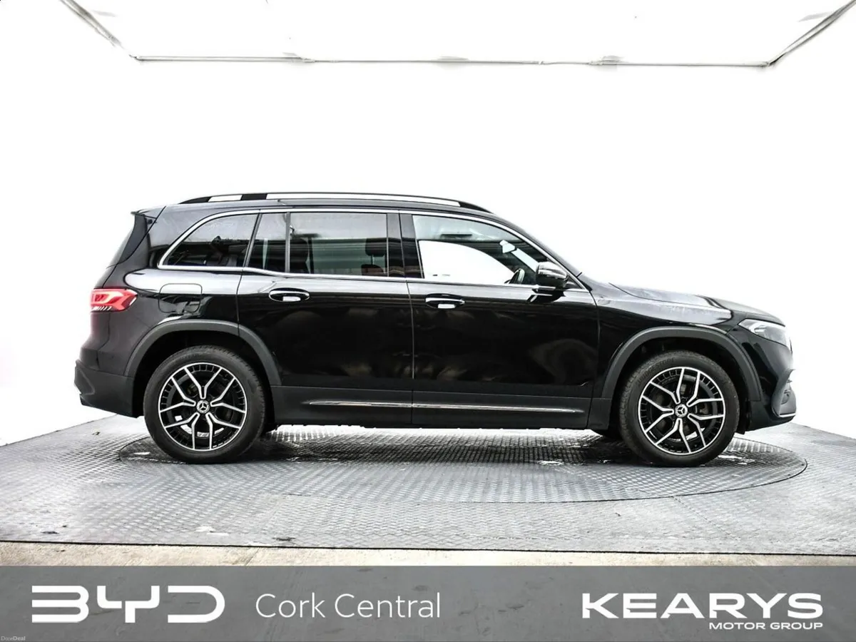 Mercedes-Benz EQB Premium 4Matic EQB 300 AMG Line - Image 5