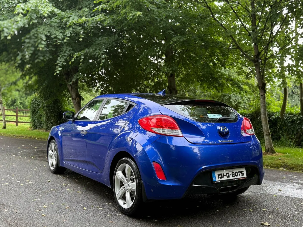 2013 Hyundai Veloster - Image 2