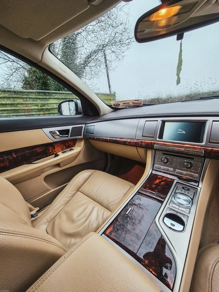 Jaguar XF 3.0 V6 New full year NCT - Image 4