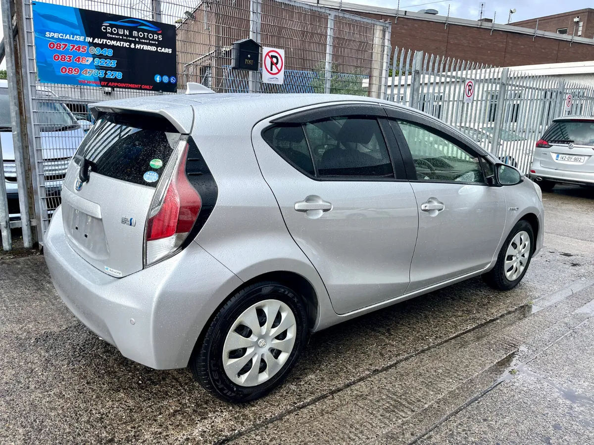 Toyota Aqua Automatic hybrid - Image 4