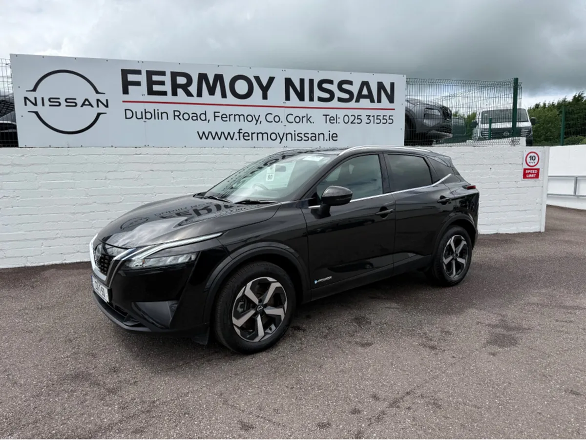 Nissan Qashqai GLASS ROOF SV Hybrid Auto - Image 4