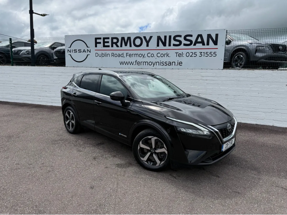 Nissan Qashqai GLASS ROOF SV Hybrid Auto - Image 1