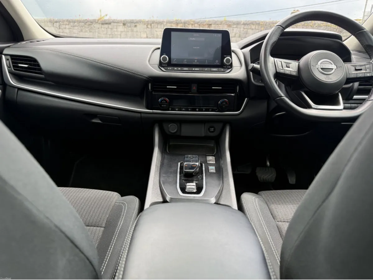 Nissan Qashqai GLASS ROOF SV Hybrid Auto - Image 3
