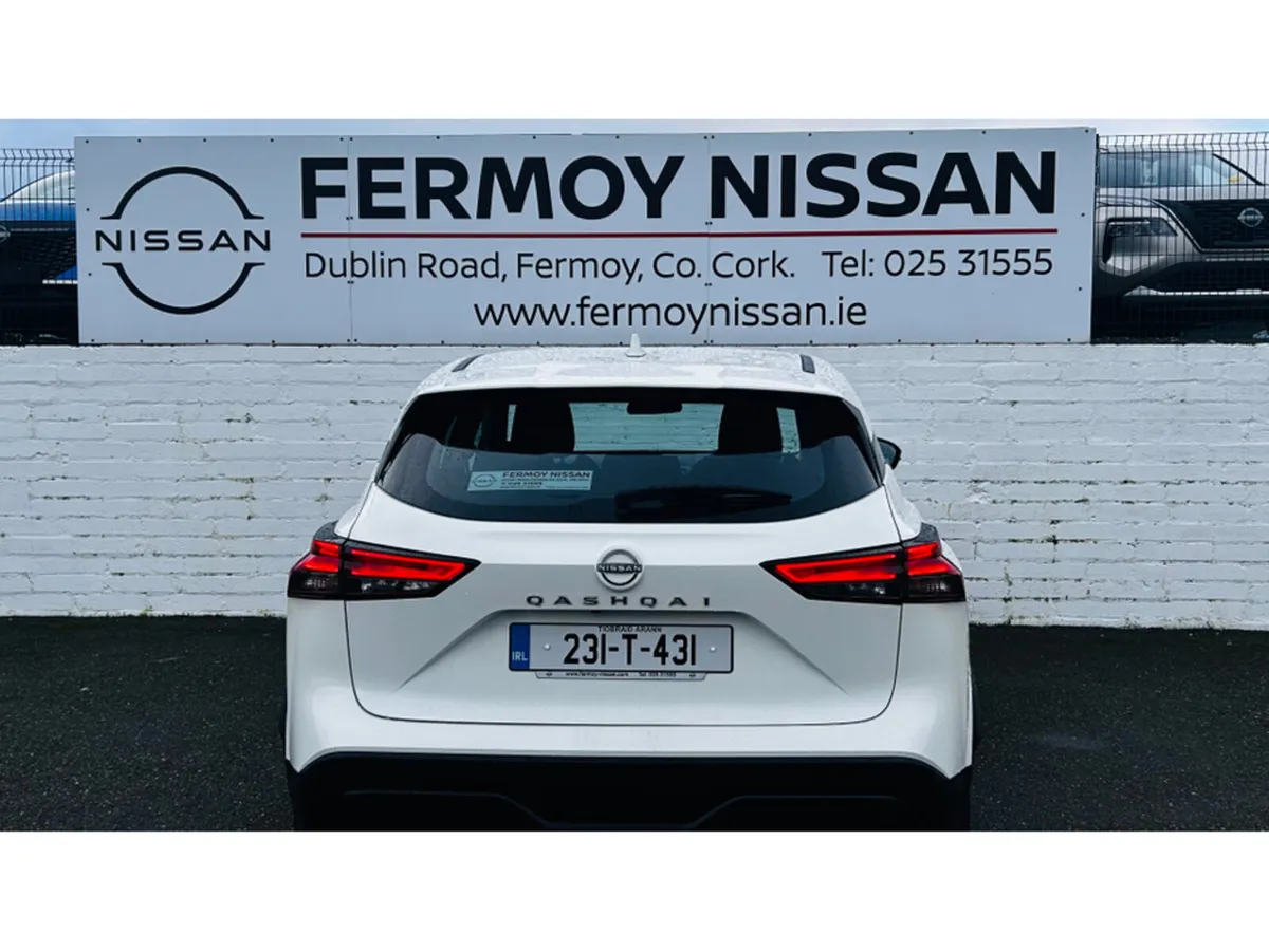 Nissan Qashqai SV Colour Camear &  Rear Sensors - Image 5