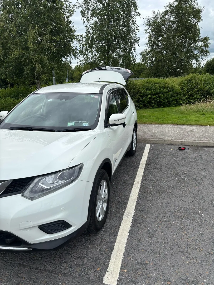 2015 Nissan X-Trail Hybrid 4WD | Only 60,000 KM - Image 3