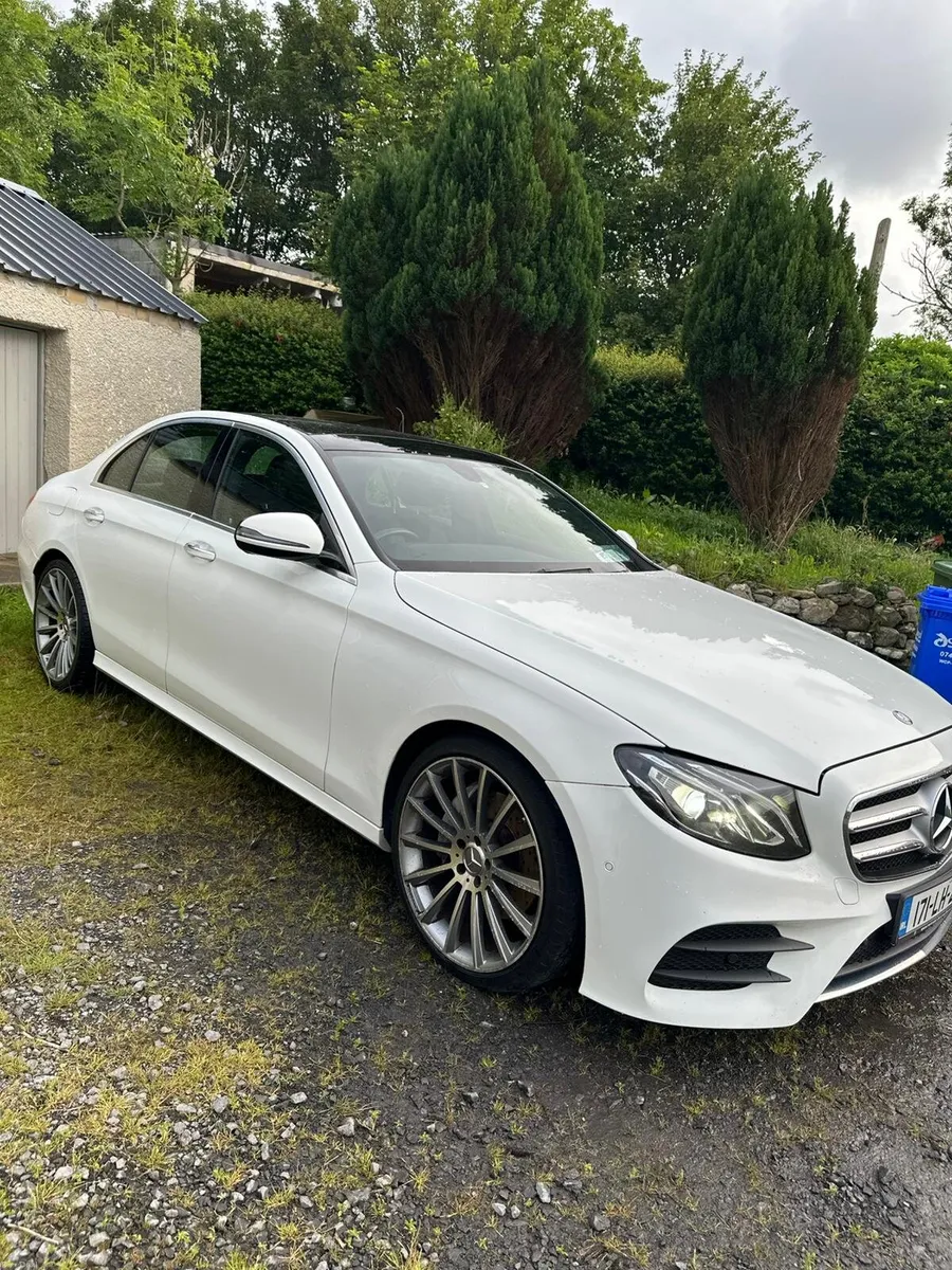 Mercedes E220 / Nissan Qashqai Tekan - Image 1
