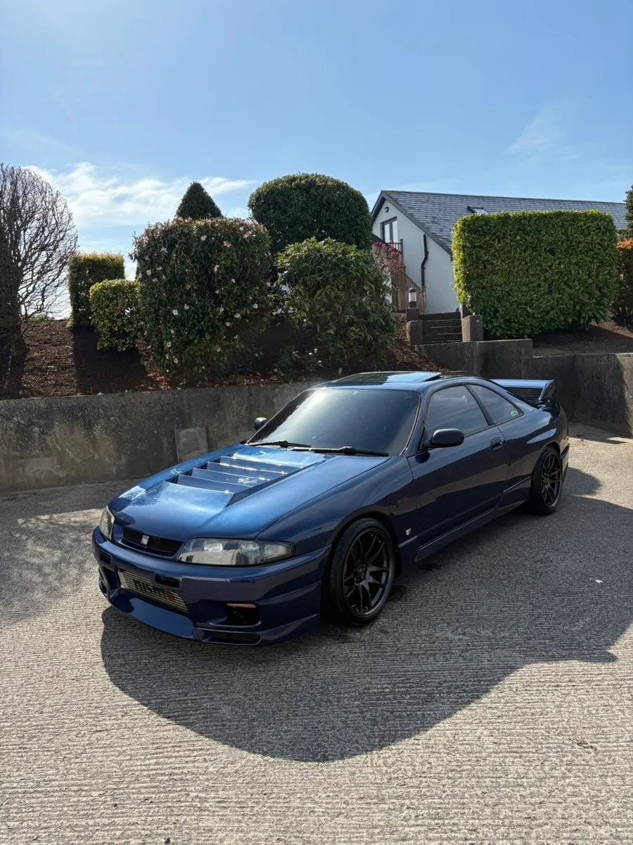 Nissan skyline - Image 1