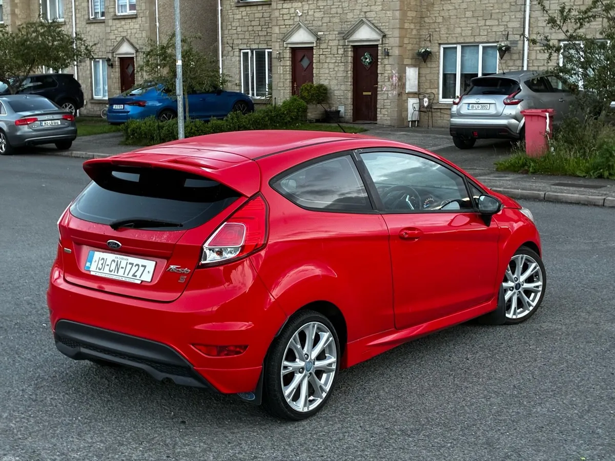 2013 Ford fiesta s low millege quick sell - Image 4