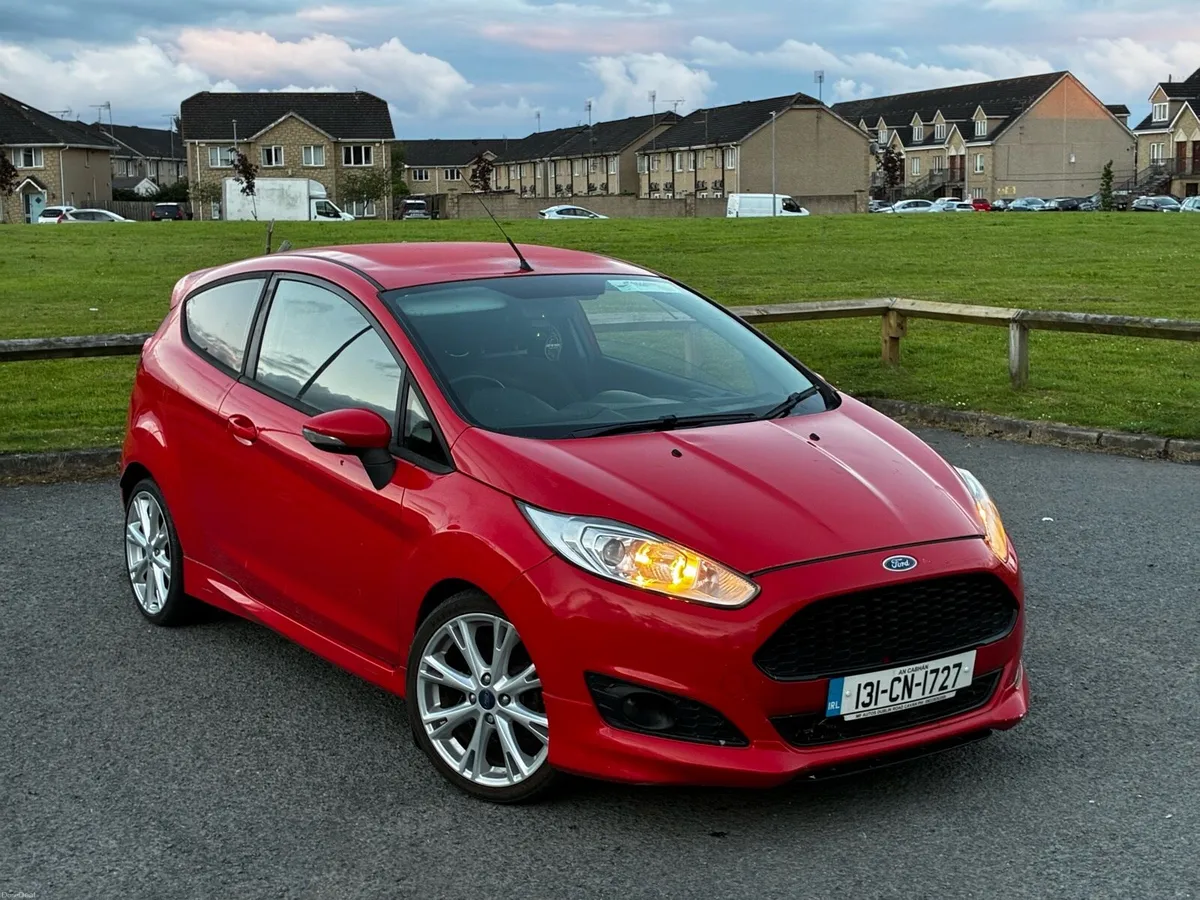 2013 Ford fiesta s low millege quick sell - Image 1