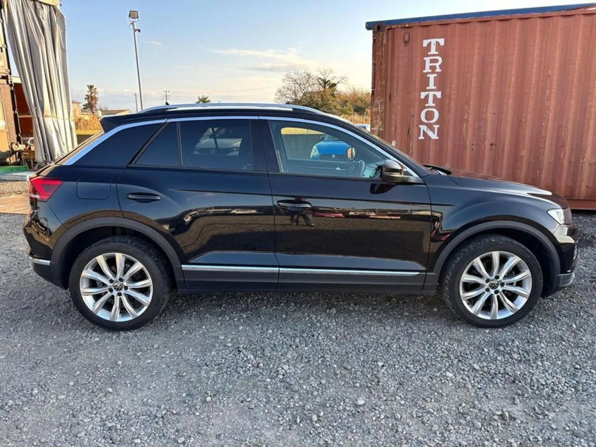 Volkswagen T-Roc Sport - Image 2
