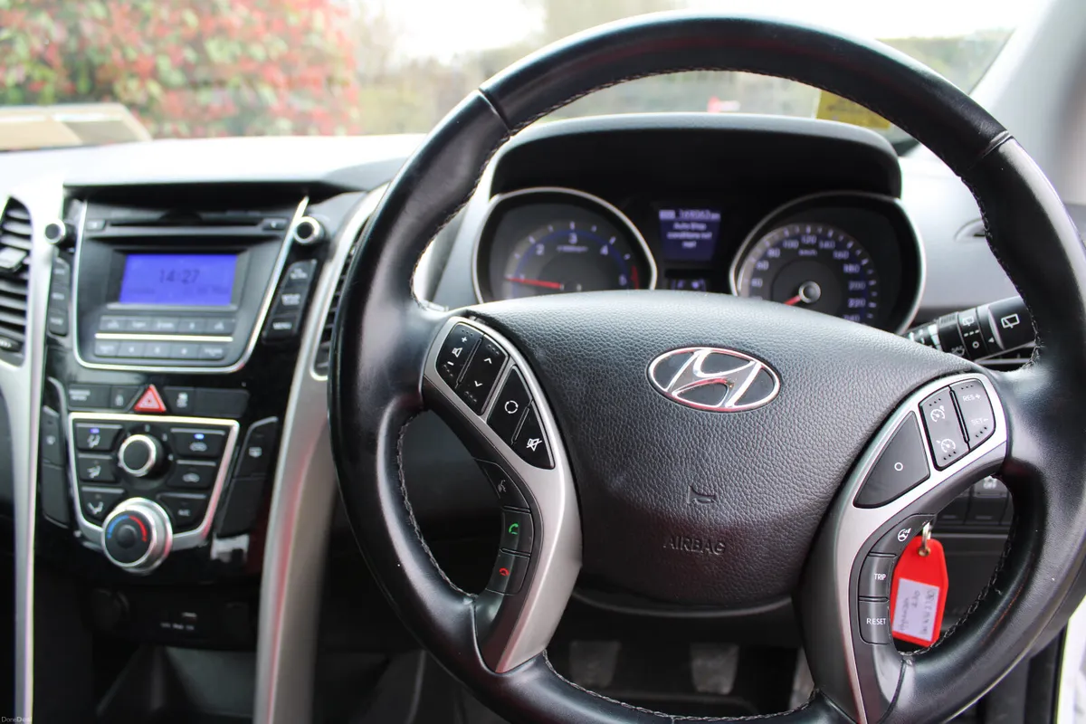 2015 HYUNDAI i30 DELUXE 1.6 CRDI 5dr.