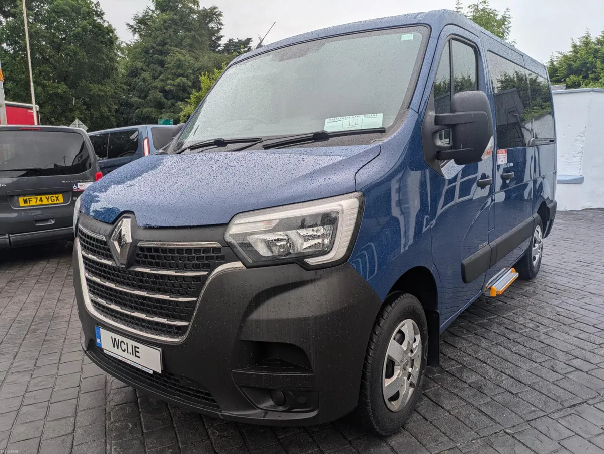 Renault Master Wheelchair Accessible Vehicle (WAV) - Image 4