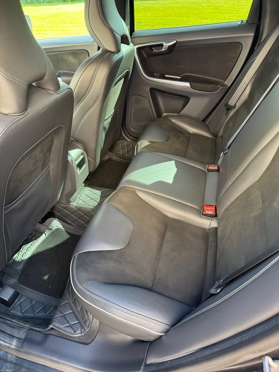 2016 Volvo XC60 D4 R-Design - Image 6