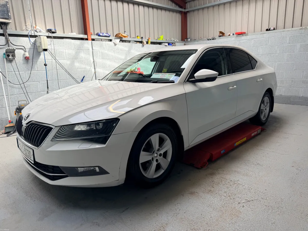 SKODA SUPERB. 1.4 TSI      AUTOMATIC! - Image 4