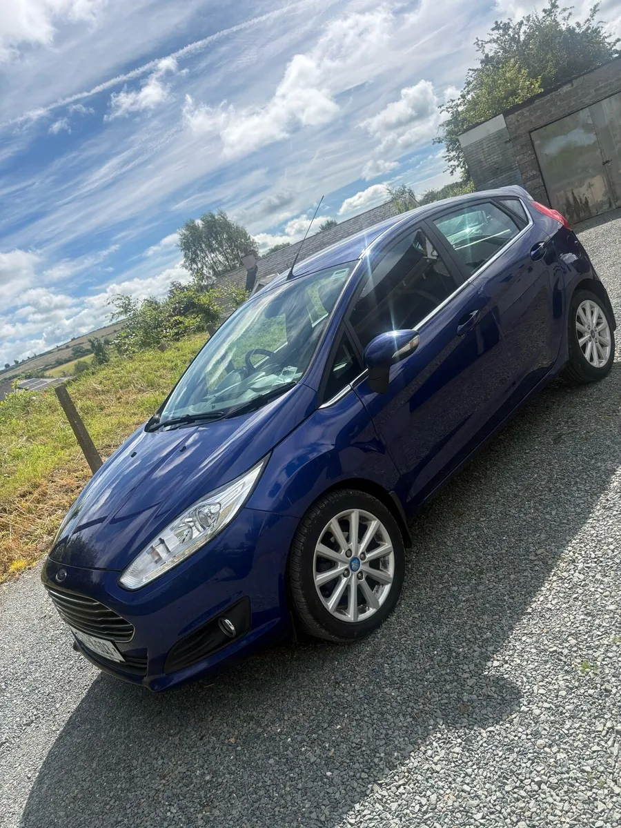 2015 ford fiesta - Image 2