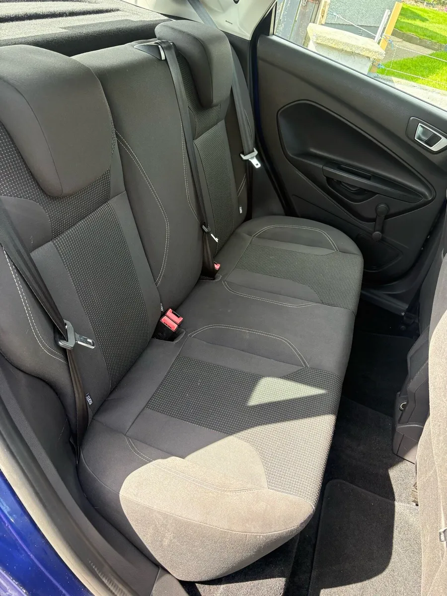 2015 ford fiesta - Image 5