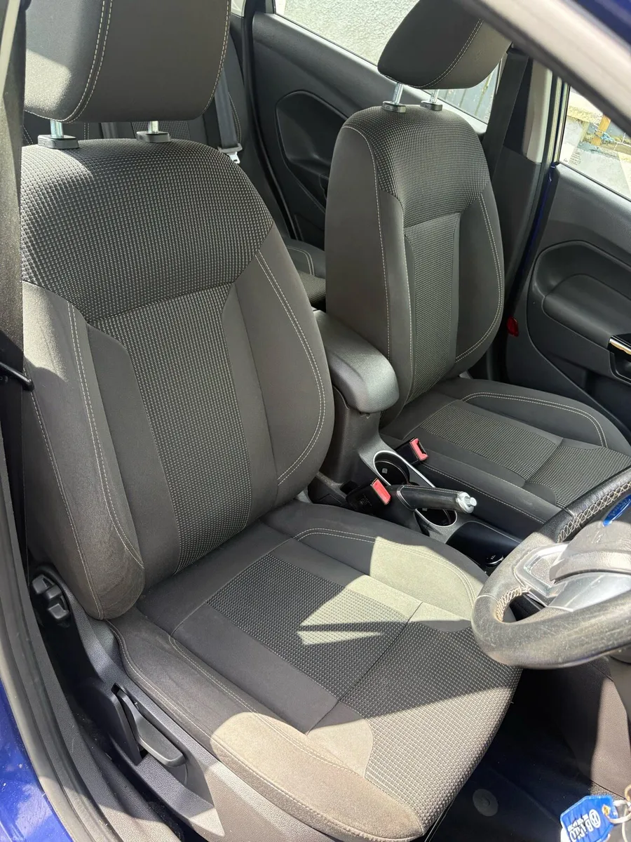 2015 ford fiesta - Image 6