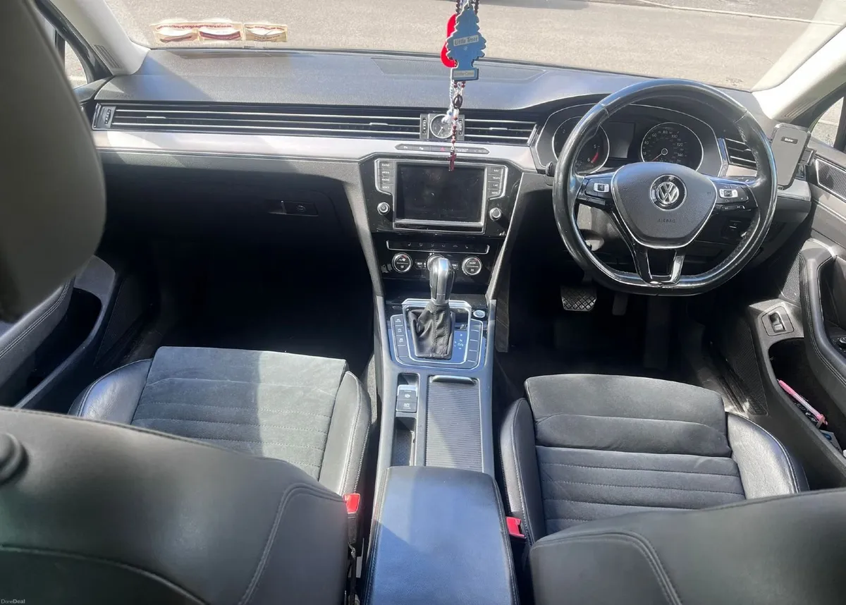 Volkswagen Passat Highline Automatic 2.0 TDI - Image 5