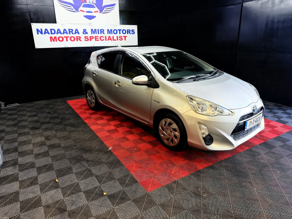 2017 Toyota Aqua Hybrid - Image 6