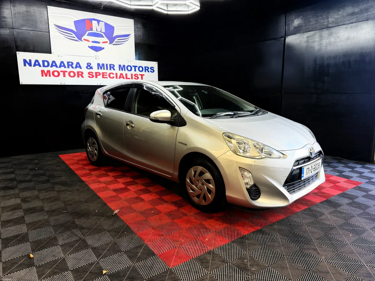 2017 Toyota Aqua Hybrid - Image 4