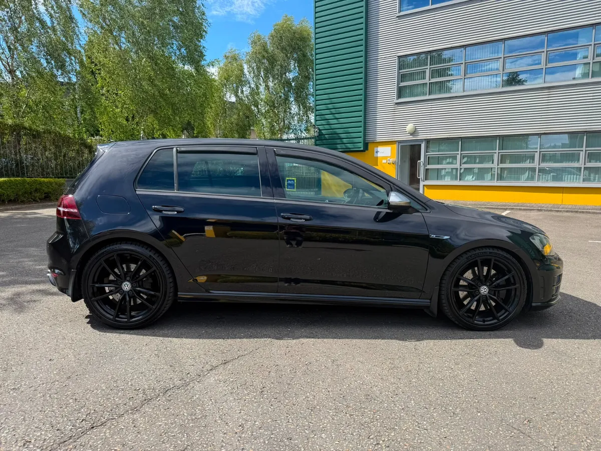 Volkswagen Golf R  2.0 TSI DSG Black Edition - Image 3