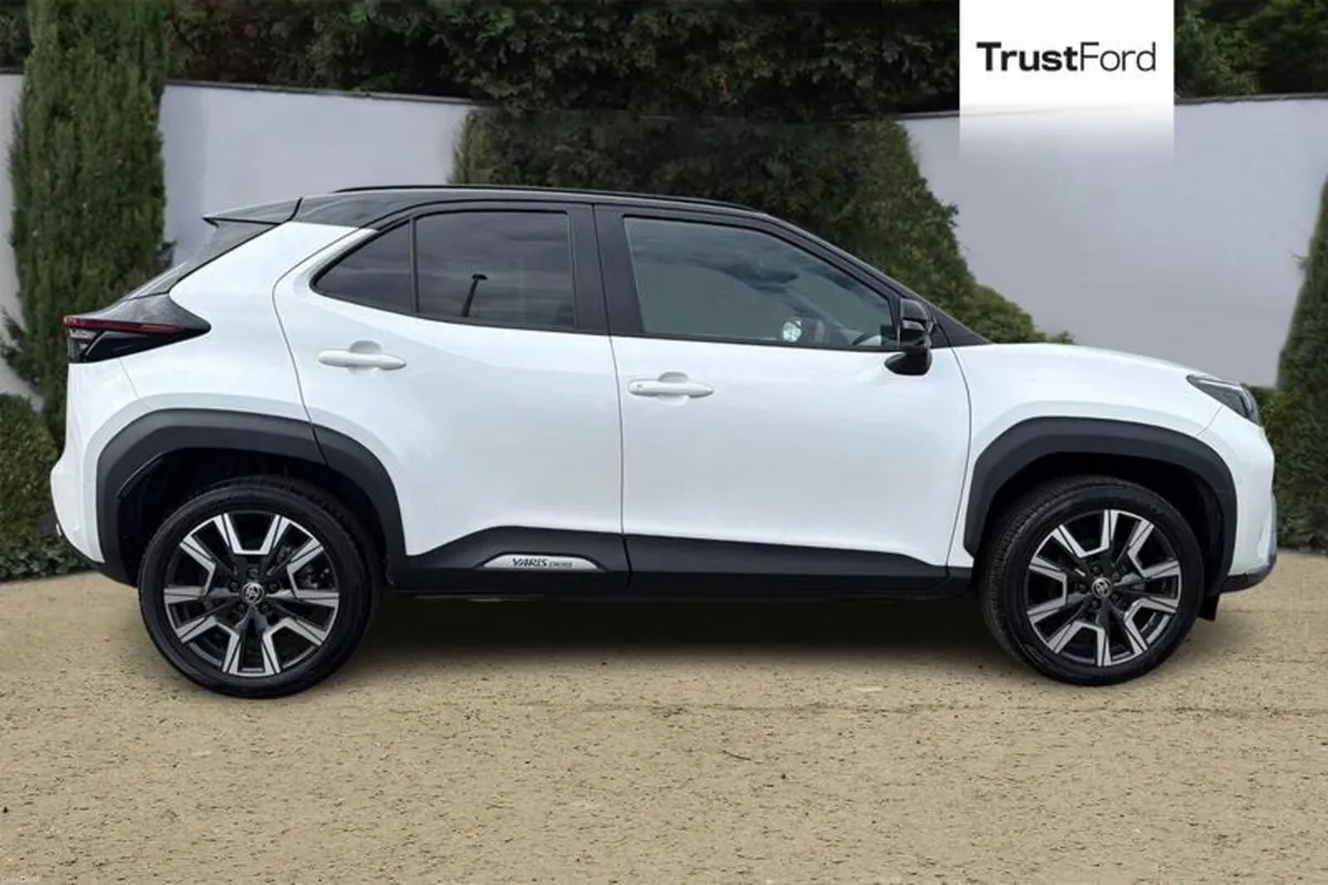 Toyota Yaris Cross Premiere Edition - Image 3