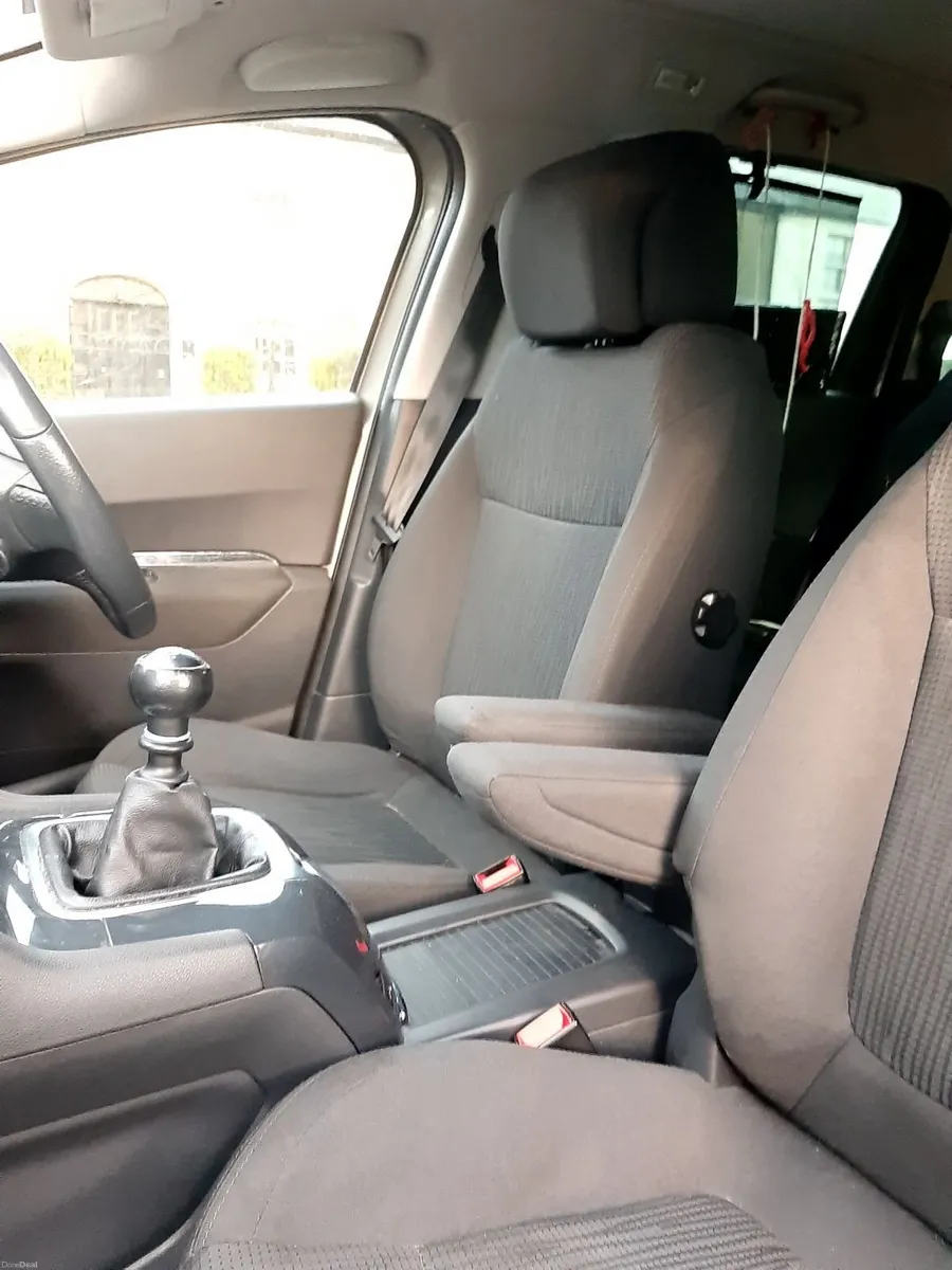 Peugeot 5008 2013 - Image 2