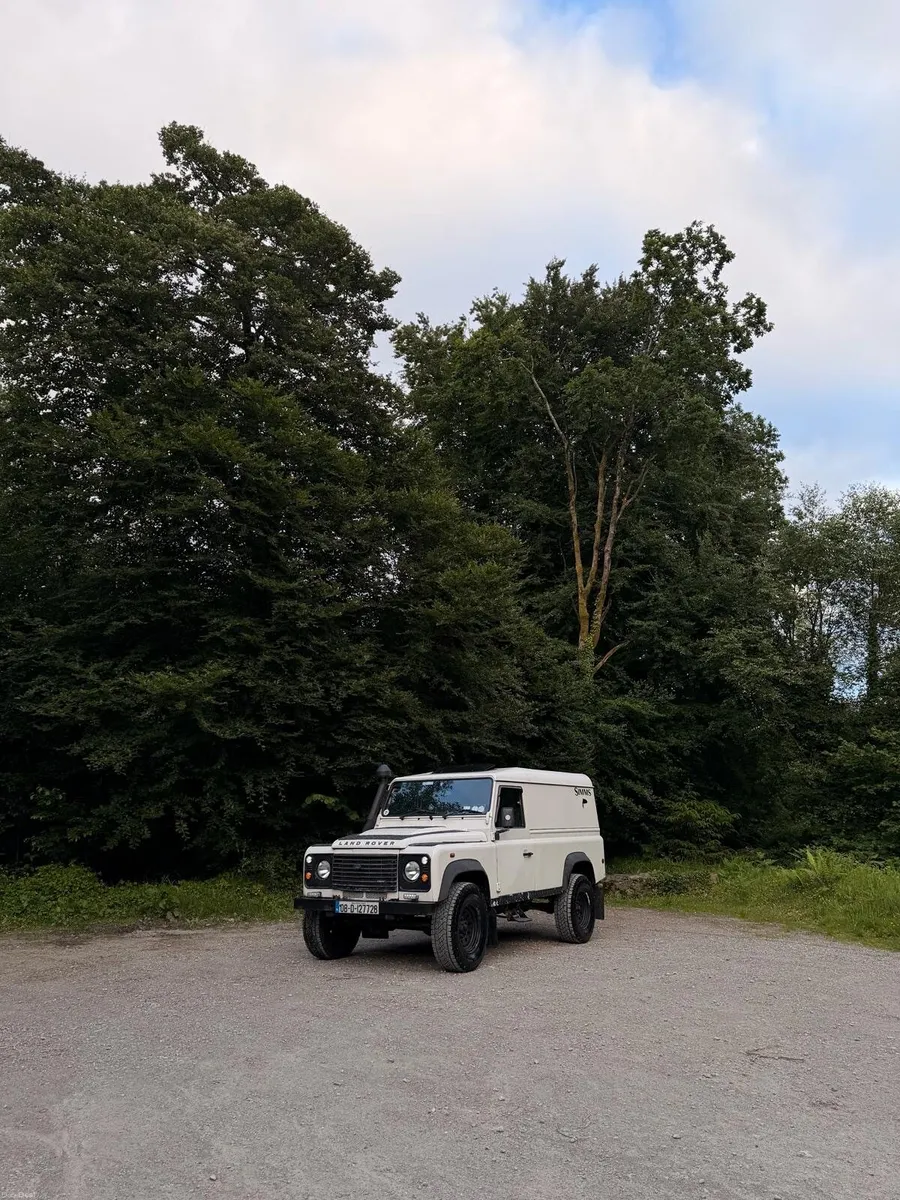 Land Rover Defender 2008 - Image 3